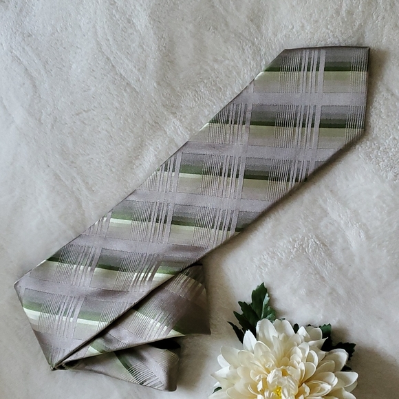 Van Heusen Other - Vintage Van Heusen tie Grey and green